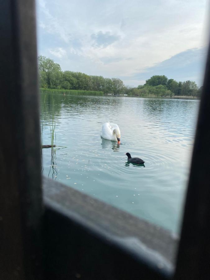 Lodge On The Lake At Lakeside Holiday Park Chichester Dış mekan fotoğraf