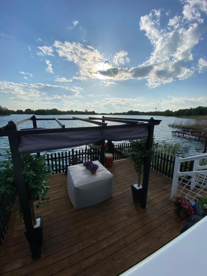 Lodge On The Lake At Lakeside Holiday Park Chichester Dış mekan fotoğraf